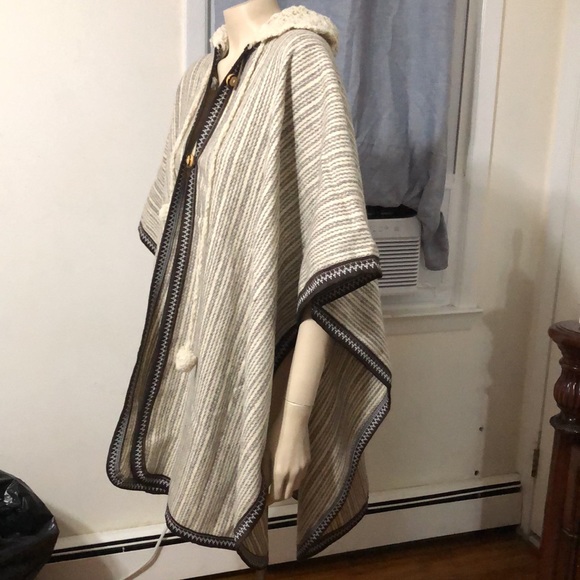 WOMENS PONCHO - Picture 4 of 6